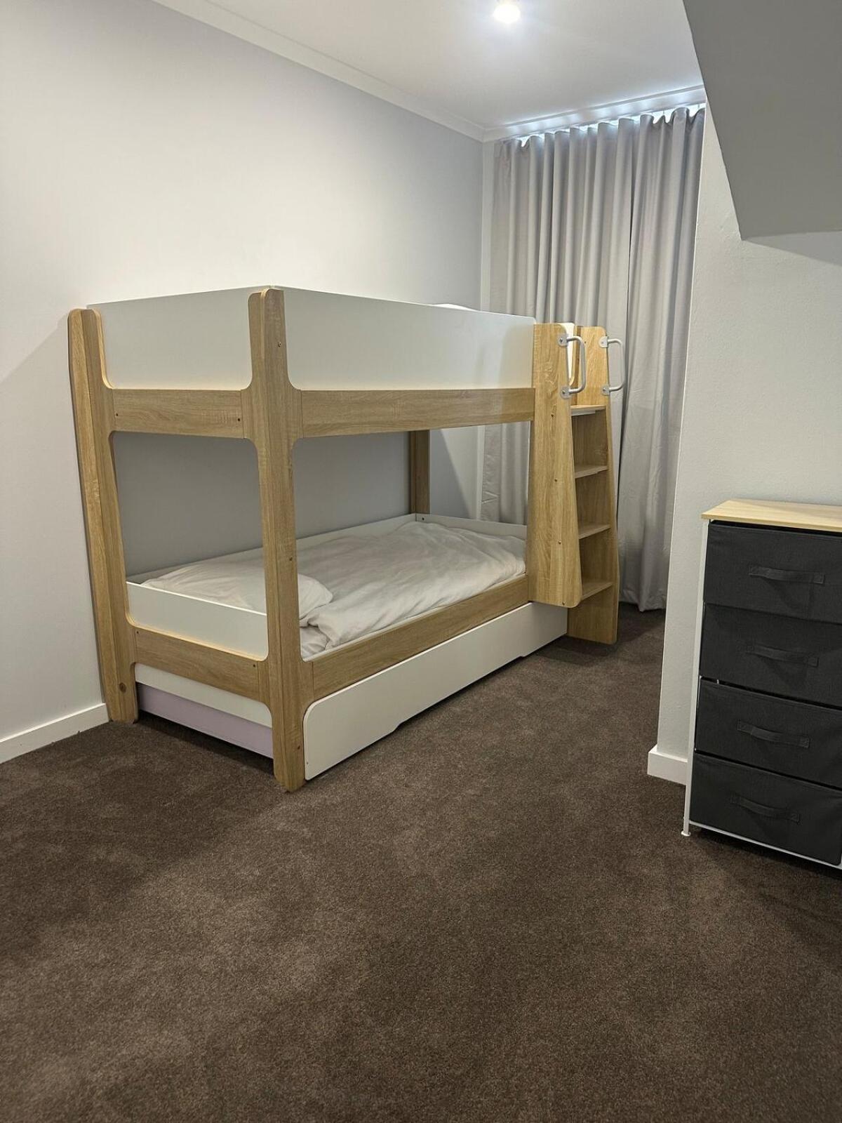 3 Bedroom City Apt, Big Yard & Park Views - Sleeps 7 Adelaide Eksteriør billede