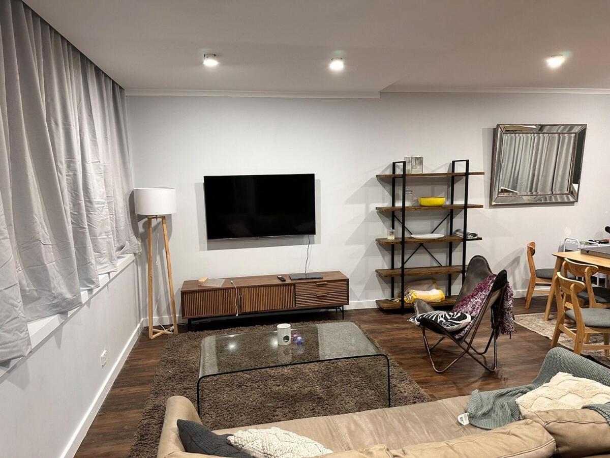 3 Bedroom City Apt, Big Yard & Park Views - Sleeps 7 Adelaide Eksteriør billede